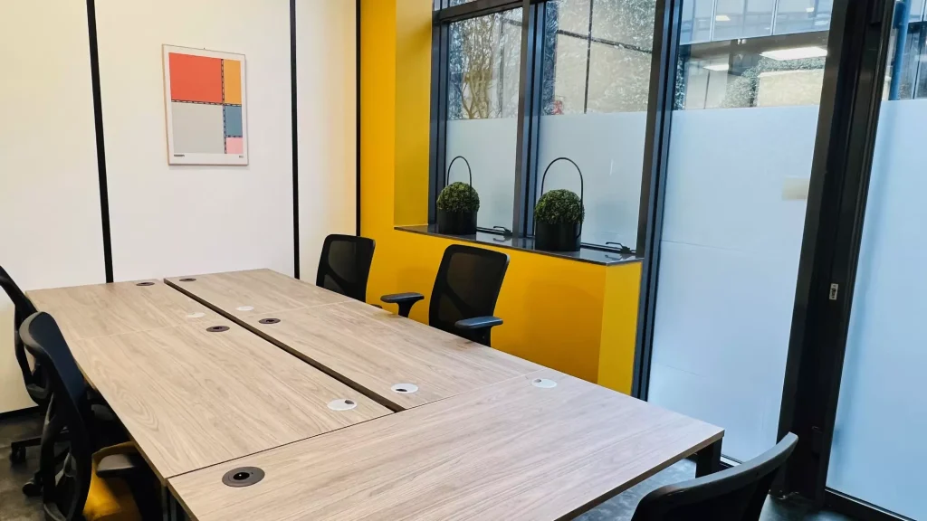 Coworking space in Vanves near the train station