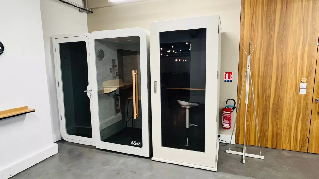 Offices in Montrouge, Rue Barbes, Mezzanine Level