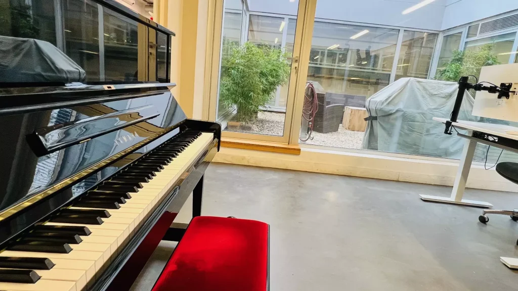 Offices in Montrouge, Rue Barbes, Mezzanine Level