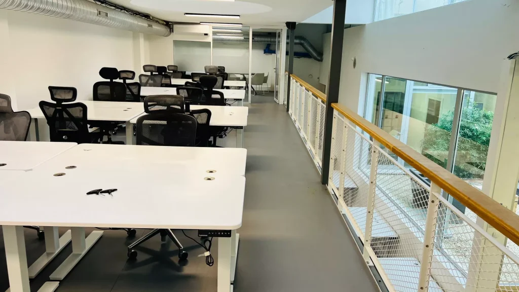 Offices in Montrouge, Rue Barbes, Mezzanine Level