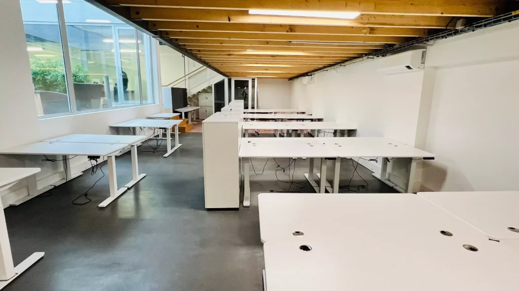 Offices in Montrouge, Rue Barbes, Mezzanine Level