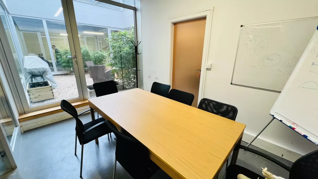 Offices in Montrouge, Rue Barbes, Mezzanine Level