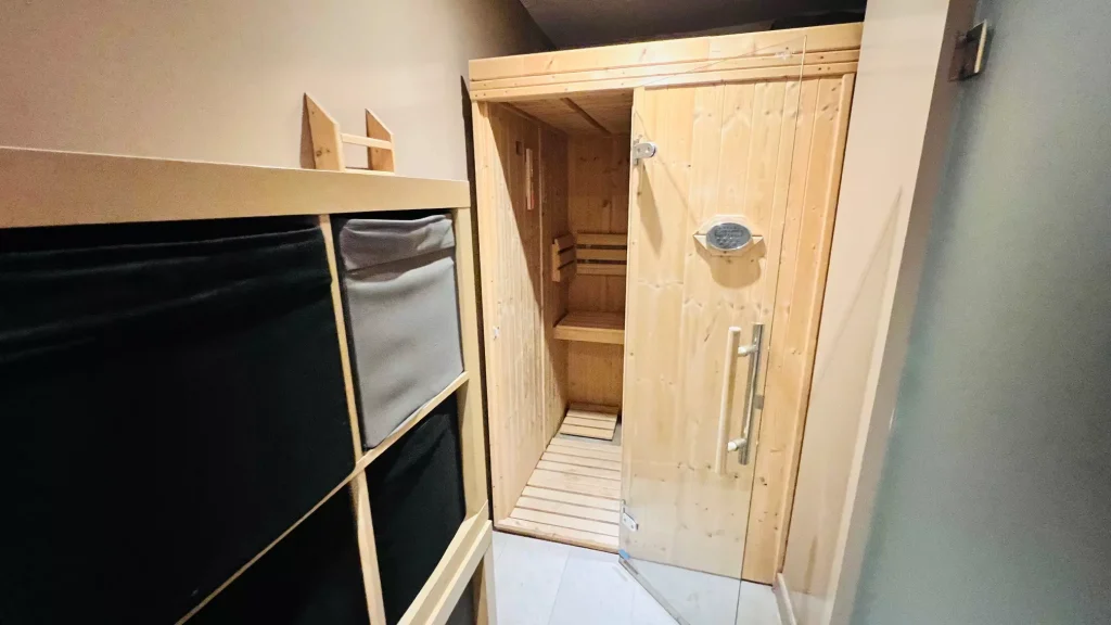 Offices in Montrouge, Rue Barbes, Mezzanine Level